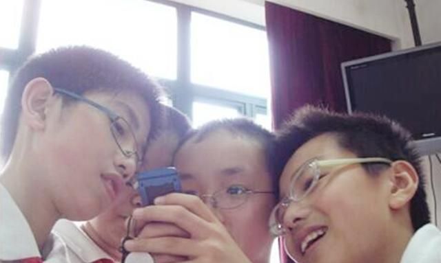 开学后,孩子“手机”要不要收回?监管工作几条建议,家长试试看休闲区蓝鸢梦想 - Www.slyday.coM 开学后,孩子“手机”要不要收回?监管工作几条建议,家长试试看休闲区蓝鸢梦想 - Www.slyday.coM