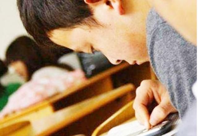 开学后,孩子“手机”要不要收回?监管工作几条建议,家长试试看休闲区蓝鸢梦想 - Www.slyday.coM 开学后,孩子“手机”要不要收回?监管工作几条建议,家长试试看休闲区蓝鸢梦想 - Www.slyday.coM