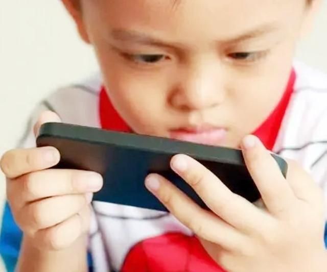 开学后,孩子“手机”要不要收回?监管工作几条建议,家长试试看休闲区蓝鸢梦想 - Www.slyday.coM 开学后,孩子“手机”要不要收回?监管工作几条建议,家长试试看休闲区蓝鸢梦想 - Www.slyday.coM