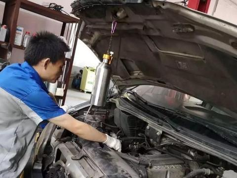 汽车保养怕被坑?修车师傅：有3种保养没有必要,不少新手上当