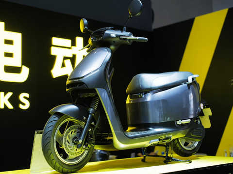 摩灵MOi引爆重庆车展，钱江的“电动车战队”又多力将