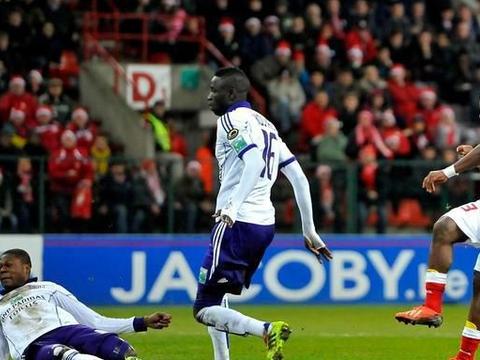 比甲联赛排名_比甲汉服