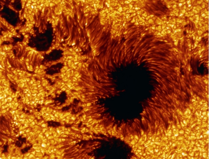 比满月还大的光球掠过美阿拉斯加上空!科学家称:可能...