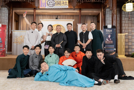 德云社团综迎来首位女嘉宾,秦霄贤聊嫂子,烧饼,孟鹤堂