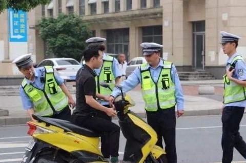 禁摩没完限电又来,接送娃可咋办?听专家说完,网友：家里有矿!