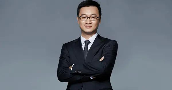 正品老总_鸿星尔克老总图片