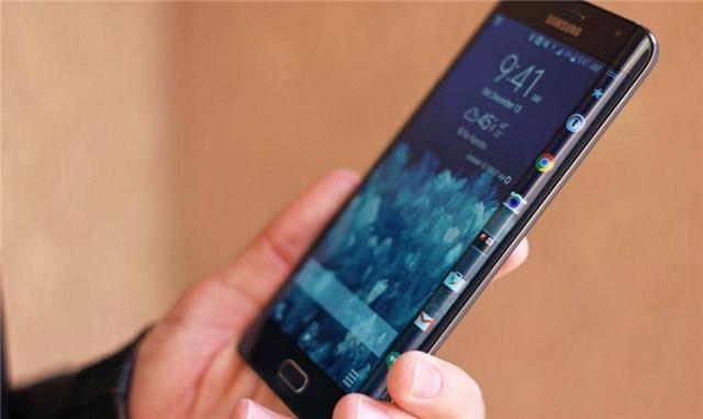 手机直面屏和曲面屏哪种好 fc00-izwfpys3963993.jpg