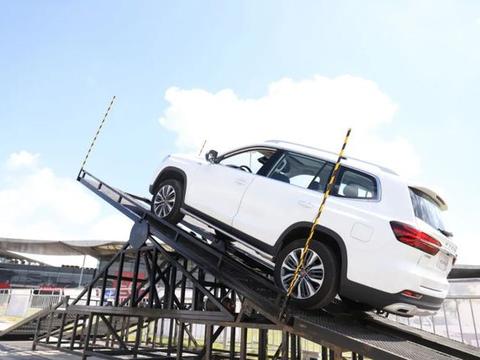 好事成双！上海浦东国际车展陪你欢度国庆