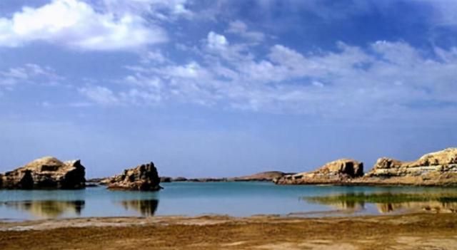 青海水上雅丹魔鬼城,有“百鸟千岛湖”之称,是真正的地质奇迹