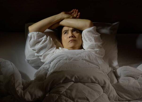 睡眠不足5小时可能会增加老年人患痴呆症、死亡的风险 1 睡眠不足5小时可能会增加老年人患痴呆症、死亡的风险