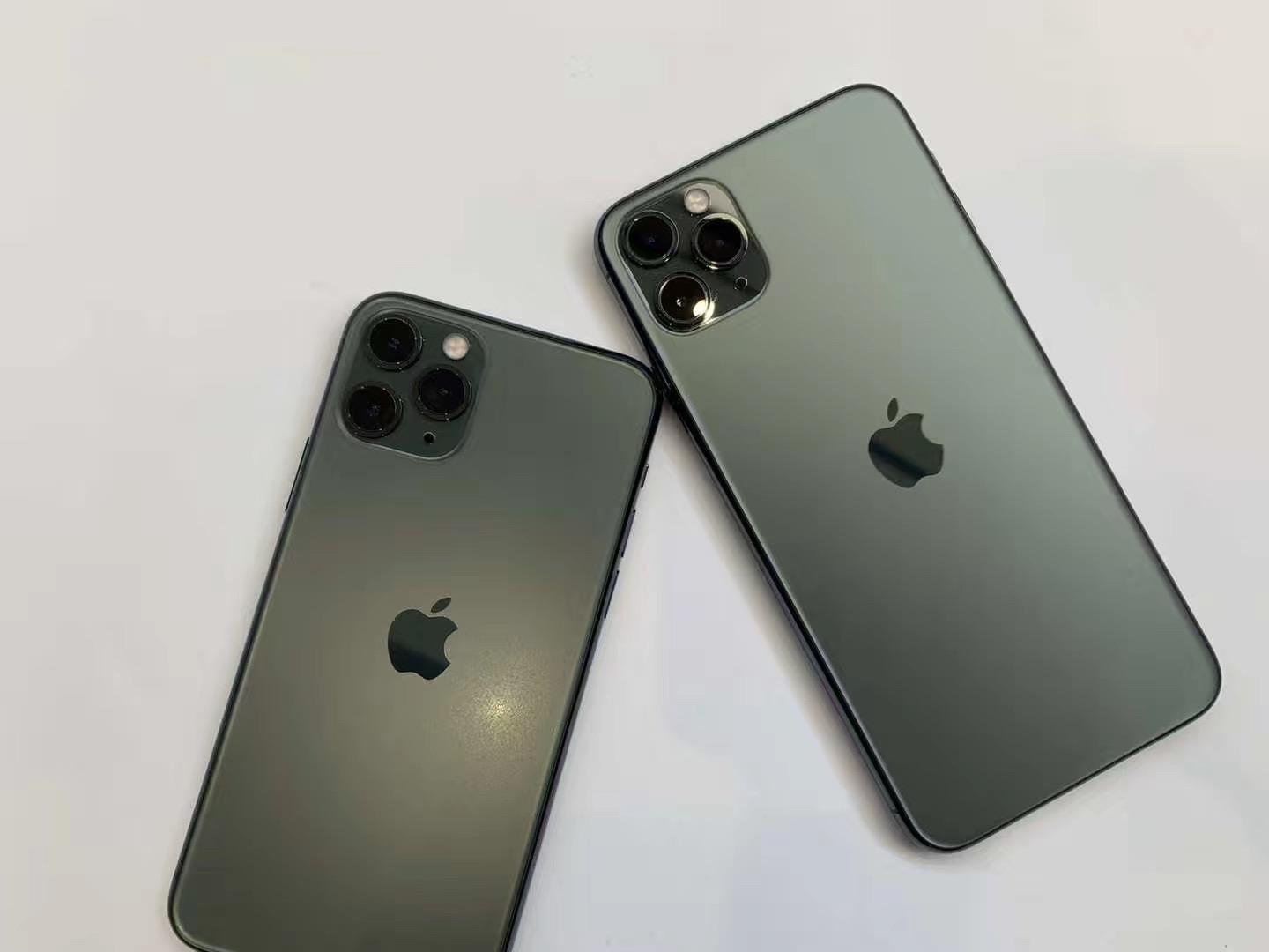苹果11pro银色手机图片,苹果12pro银色手机图片 库克手持iphone 11pro!新手机什么时候来?网友接连追问