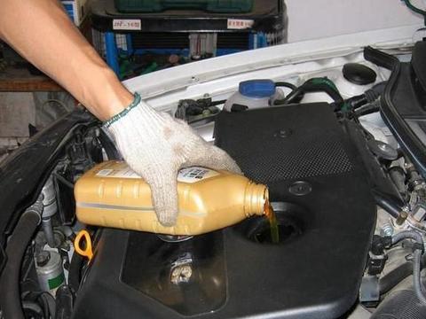 每次保养剩下的机油能带走吗?专业维修：丢掉浪费,这才是好办法