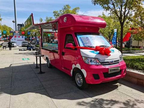 泰安市泰山广场举行2020年首次大型车展