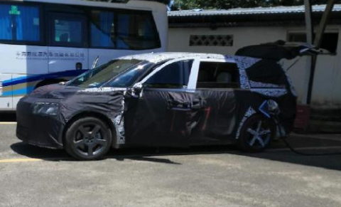 个性相当鲜明，领克MPV实车渐露真容，定位更偏向高端化