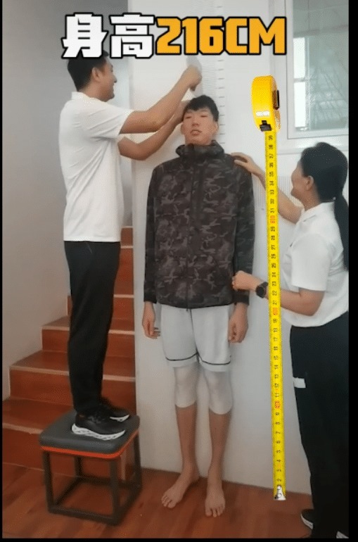 北京时间10月10号,cba联盟官方账号上传了新疆广汇球员周琦的体测数据