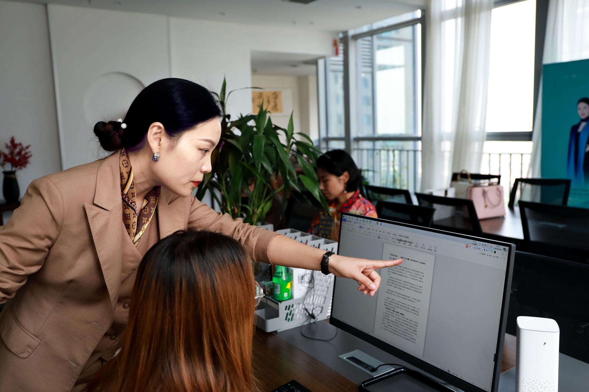 85后美女记者 辞职 创办 女子学院|河南“85后”美女记者辞职筹数百万创办女子学院 倡导抛弃浮躁