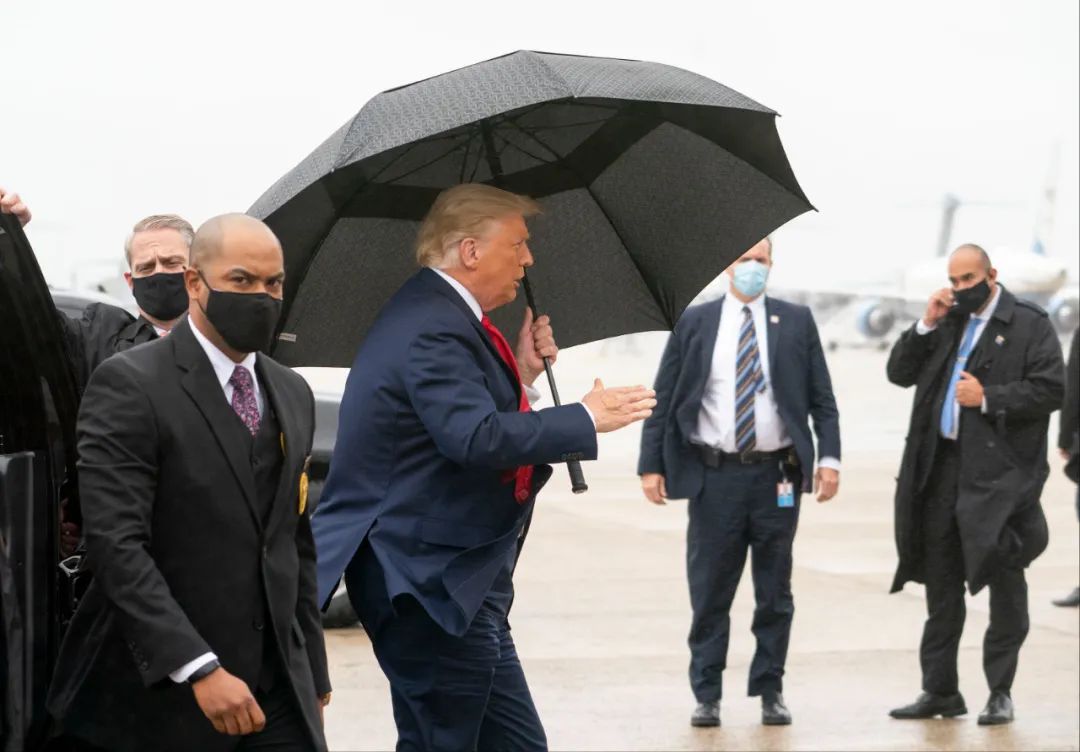 “连阴几天”，特朗普不戴口罩就开始了……