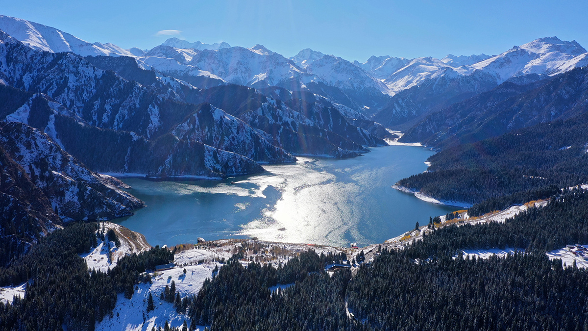 【图说新疆】新疆天山天池:秋雪美景不容错过