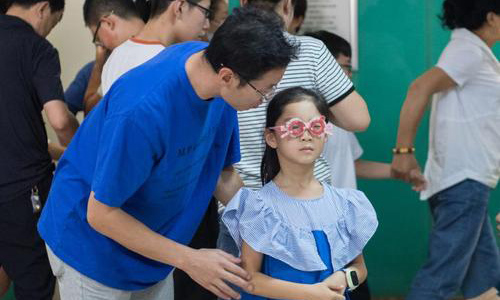 眼镜行业有多“暴利”?镜片成本6元,翻100倍卖,内幕曝光休闲区蓝鸢梦想 - Www.slyday.coM 眼镜行业有多“暴利”?镜片成本6元,翻100倍卖,内幕曝光休闲区蓝鸢梦想 - Www.slyday.coM