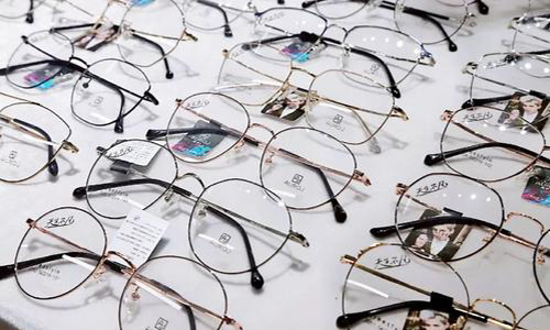 眼镜行业有多“暴利”?镜片成本6元,翻100倍卖,内幕曝光休闲区蓝鸢梦想 - Www.slyday.coM 眼镜行业有多“暴利”?镜片成本6元,翻100倍卖,内幕曝光休闲区蓝鸢梦想 - Www.slyday.coM