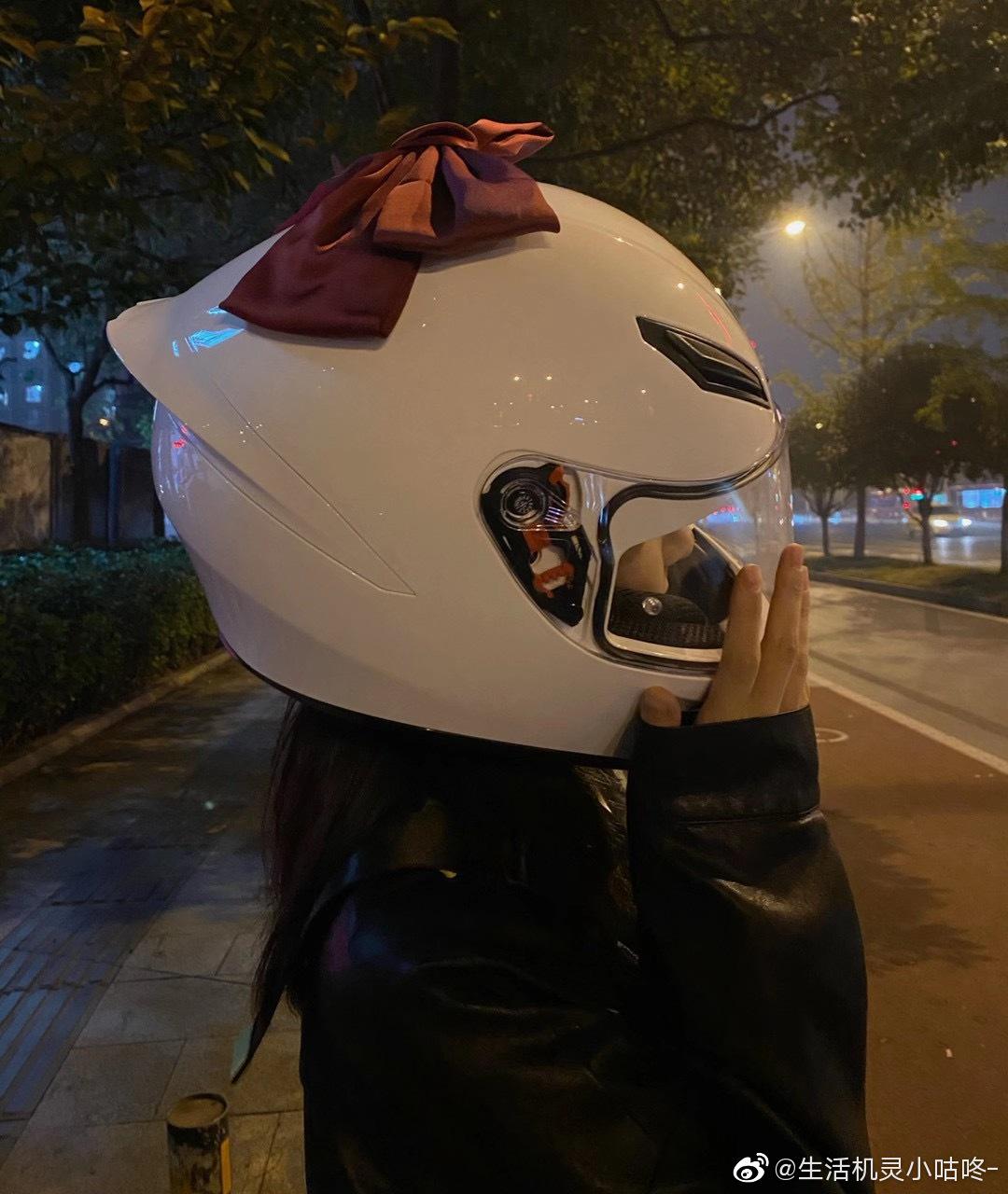 跟我的猫拥有了情侣头盔