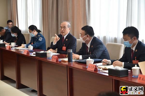 民高人最党察院检、书记组张察长检会加入军讨分组议影。摄论程丁 闫昭。