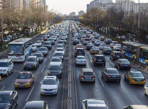 国三车已强制报废,国四车还能撑多久?车主：我的车还在还贷啊!