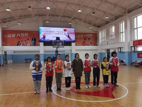 呼和浩特市新城区“阳光体育”中小学生三人制篮球赛圆满闭幕