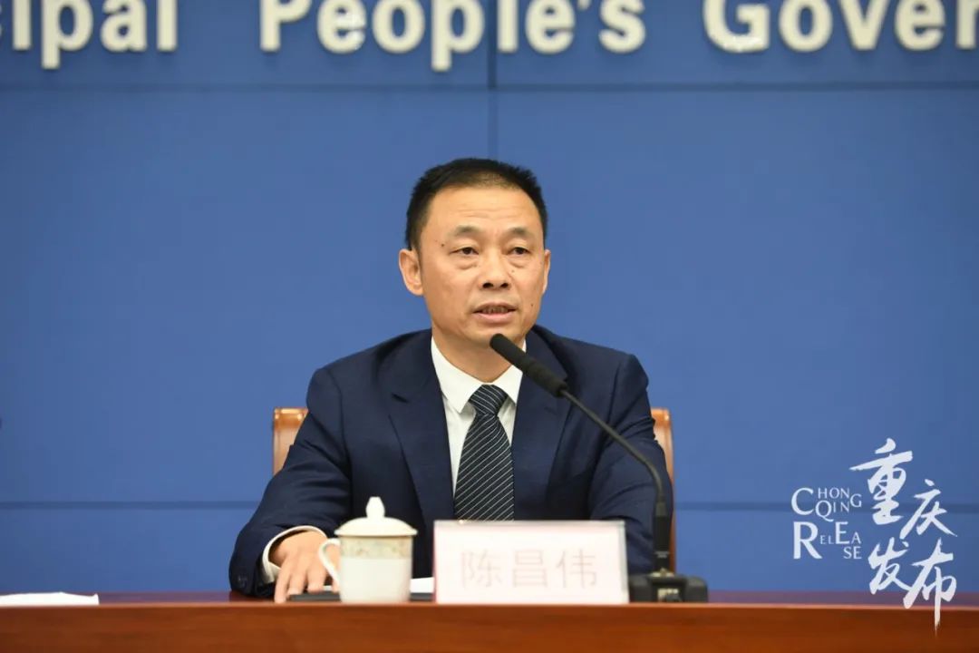 陈昌伟回覆记者提问邹乐摄