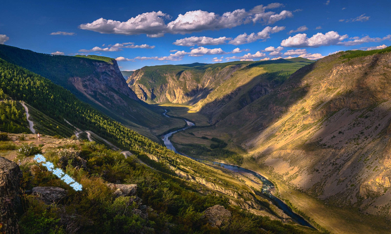 2020全世界纯净水排名_白色裤子晕染世界纯净色彩