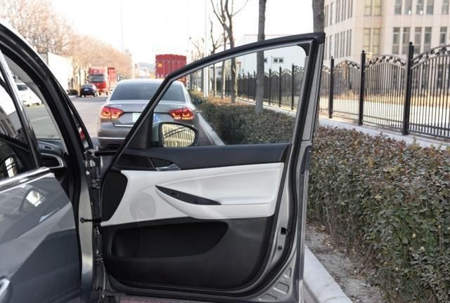 有它还看汉兰达?跌至10.49万,轴距2796配大7座,满油800km