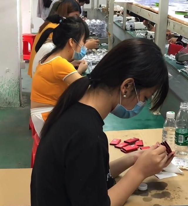 在电子厂上班原来是这样,你们说流水线很快很忙,我怎么没感觉到
