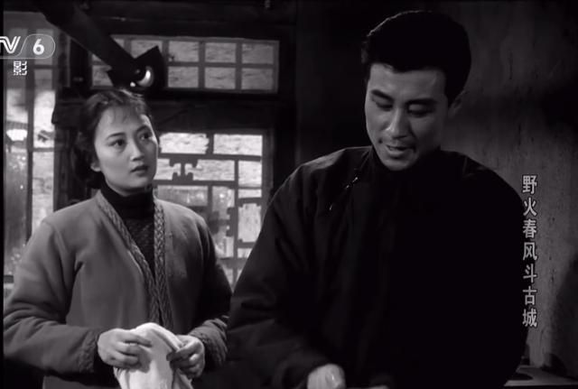 电影《野火春风斗古城》故事,男看王心刚,女看王晓棠