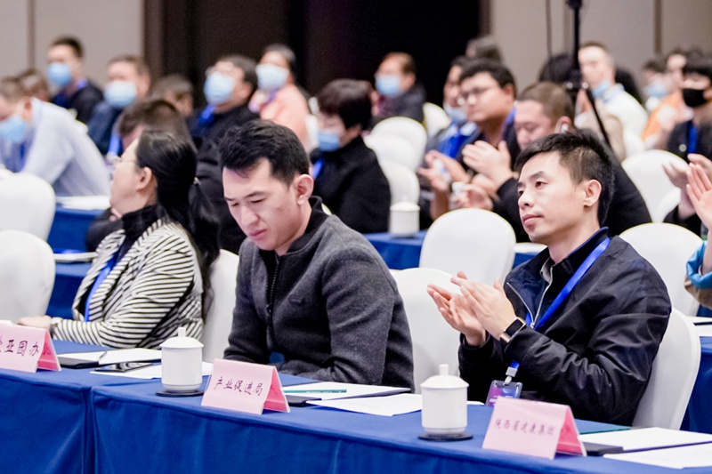 会揭牌仪式环节,陕西省社科联原党组书记,省经济学会党支部书记冯家臻