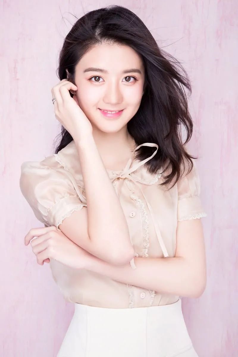 台湾十大90后美女明星!格格肤白貌美魔鬼身材性感迷人