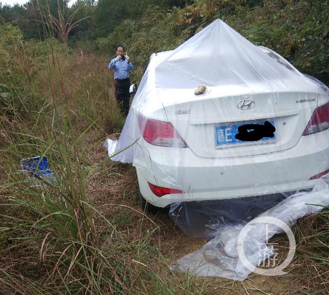 嫌犯李有华作案后驾驶白色汽车逃离,行驶约20分钟后发生事故弃车逃跑。/受访者供图