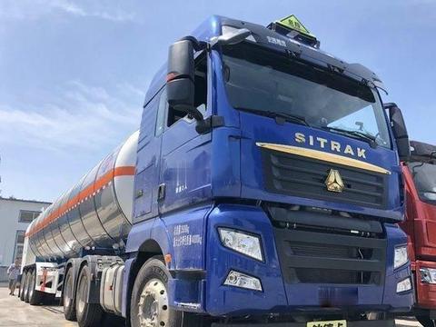 曼技术发动机+ZF变速器+8气囊悬架,实拍重汽汕德卡危化品车