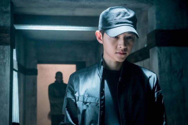 宋仲基加盟《vincenzo》的拍摄,大概也是为了尽快脱离低谷期.