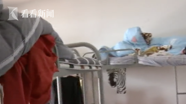 每到深夜楼上冲水声不停 女子上去一看傻眼了