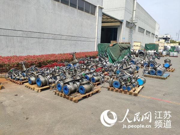 纽威阀门准备装箱的出口产成品 图片由中国进出口银行江苏省分行提供