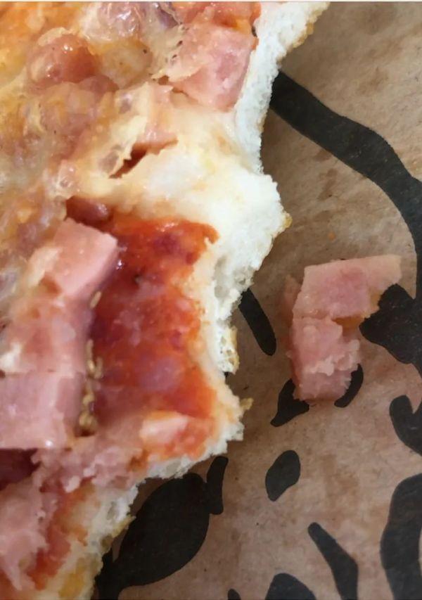 悉尼女孩披萨吃到一半,竟发现里面在动!肉片下密密麻麻数十只…休闲区蓝鸢梦想 - Www.slyday.coM 悉尼女孩披萨吃到一半,竟发现里面在动!肉片下密密麻麻数十只…休闲区蓝鸢梦想 - Www.slyday.coM