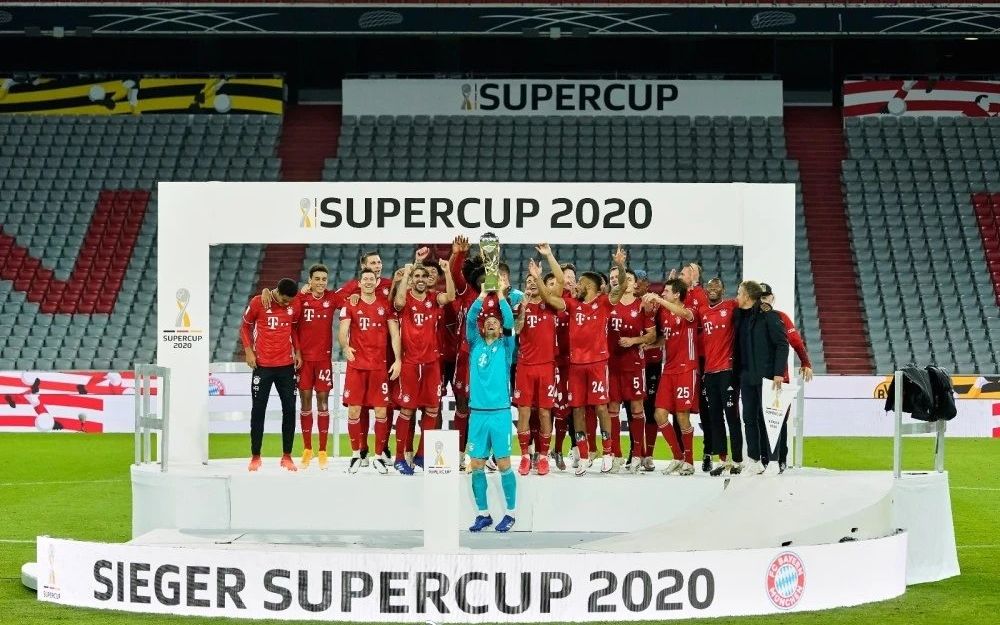 拜仁第8次捧起德国超级杯,成就年度五冠王