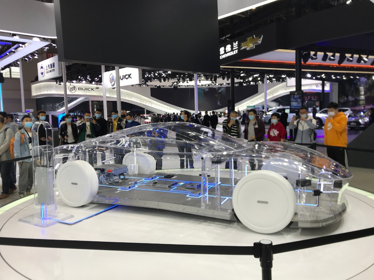 北京车展首个公众开放日：内行看热闹，外行听门道