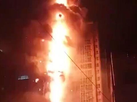 韩国33层高楼起火，瞬间变火炬！云梯消防车赶来，比导弹车还大