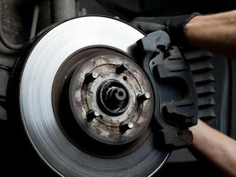 在修车时,这4个换下来的旧零件要带走,随便卖卖都可以当油钱