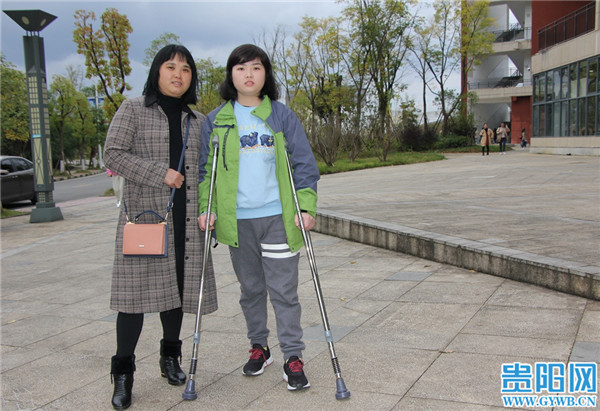 两次骨折两次考上大学 贵州这名拄双拐重症女孩的大学
