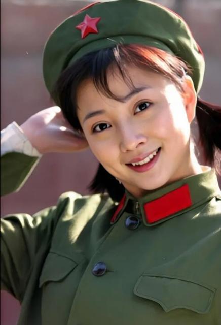 殷桃有多美看到她年轻时的照片难怪人称水蜜桃真是爱了