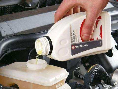 刹车油什么时候该换,如果发现这几种情况,一定要立刻换