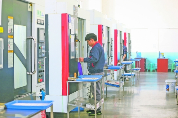 连接器生产车间图片 6f39-kavypmq1293899.jpg