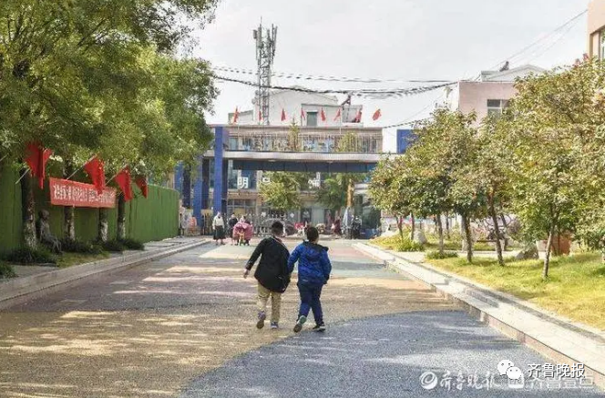 山东10岁少年这一跪 感动全网!